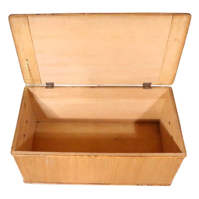 Vintage lift top grass mat and bamboo storage trunk, in good original ready to use condition, shows minor cosmetic wear,...