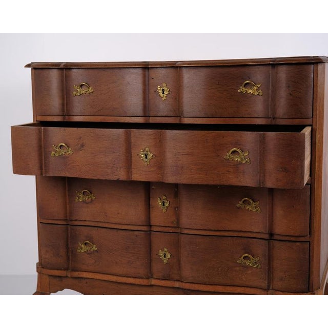 Early 19th Century Large Baroque Oak Chest of Drawers with Brass Fittings, 1800 For Sale - Image 5 of 11