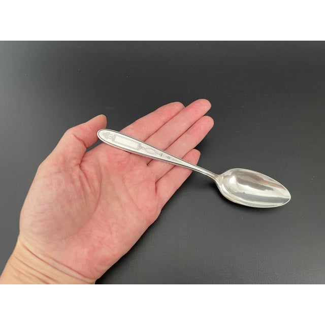 Oneida Community Plate Grosvenor 1921 Silverplate Teaspoons - Set of 8 For Sale In Las Vegas - Image 6 of 7