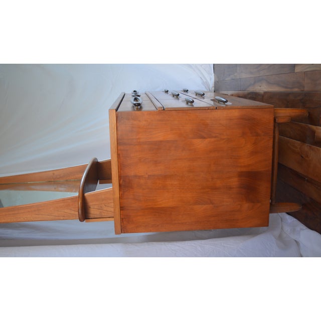 Ward Furniture Mfg Co Mid Century Modern 9 Drawer Dresser Chairish