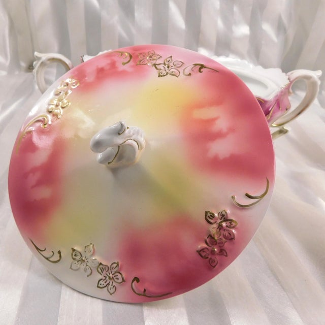 Contemporary 1940s Reinhold Schlegelmilch Pink Footed Covered Biscuit Jar For Sale - Image 3 of 8