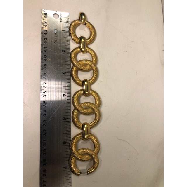 1970s Crown Trifari Textured Gold Link Bracelet For Sale - Image 11 of 14
