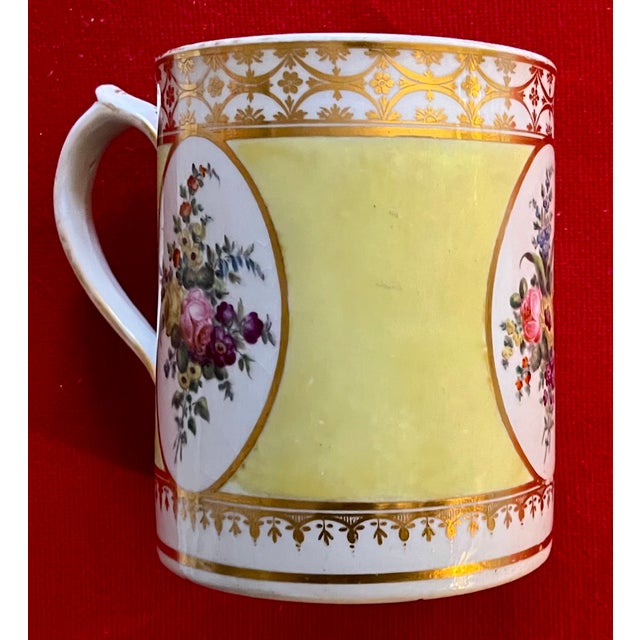 Yellow Antique Early 19th Century Georgian Chamberlains Worcester Yellow Ground Mug With Oval Panels of Flower Bouquets Circa 1800 For Sale - Image 8 of 11