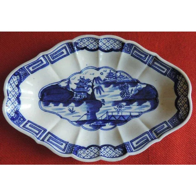 18th Century Chinese Style English Worcester Caughley Blue & White Porcelain Dessert Dish For Sale - Image 4 of 11