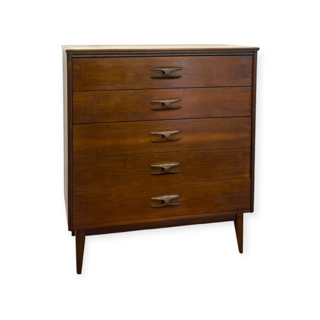 Wood Vintage Mid-Century Modern Walnut Dresser Set – 9-Drawer Lowboy & 5-Drawer Highboy. For Sale - Image 7 of 11