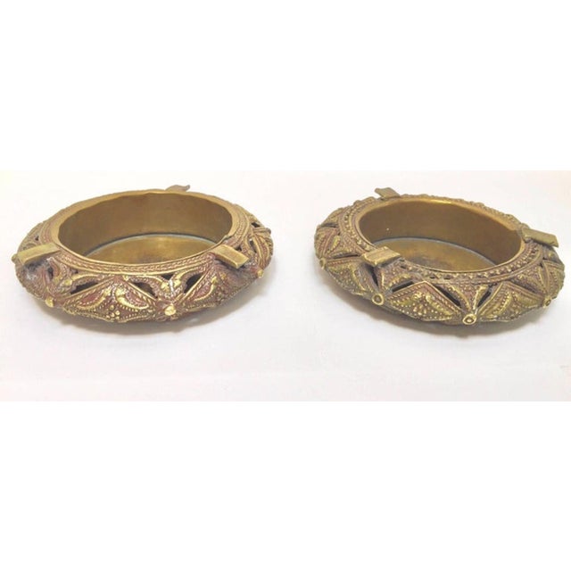 English Pair of Anglo-Indian Cast Brass Ashtrays Dhokra Tribal Bracelet Form Catchall For Sale - Image 3 of 10