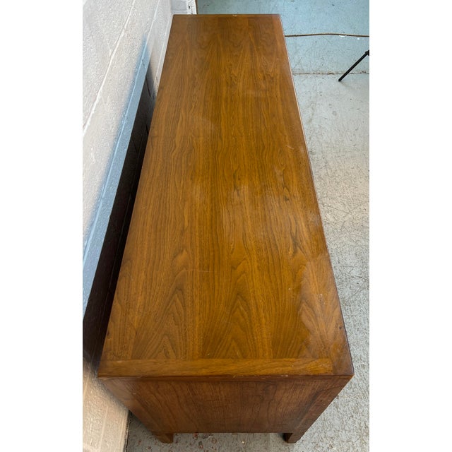 Brown Mid 20th Century Janus Collection Walnut Credenza by John Stuart for Mount Airy Furniture For Sale - Image 8 of 18