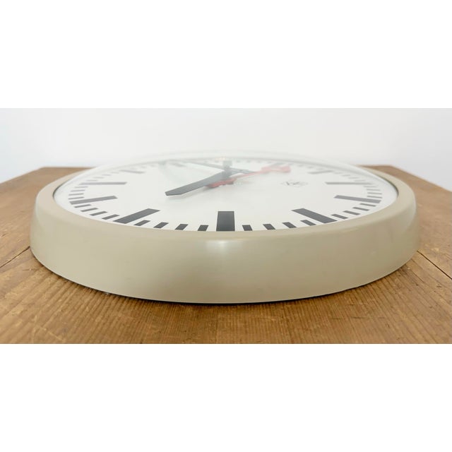 Grey Industrial Wall Clock from TN, 1960s For Sale - Image 11 of 18