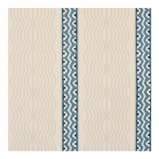 Sample - Schumacher x Johnson Hartig Crème Anglaise Wallcovering in English Cream/Denim Blue For Sale