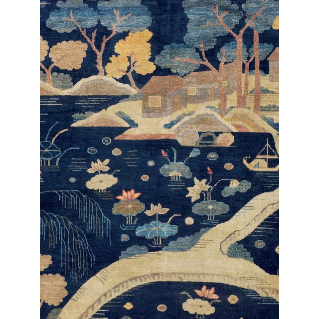 An antique Chinese Peking deco carpet from the first quarter of the 20th century. Measures : 8' 1" x 9' 6"