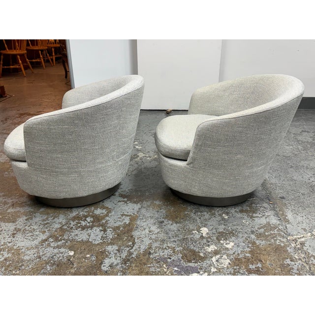Minotti Rodolfo Dordoni for Minotti Jacques Swivel Armchairs, Pair For Sale - Image 4 of 12