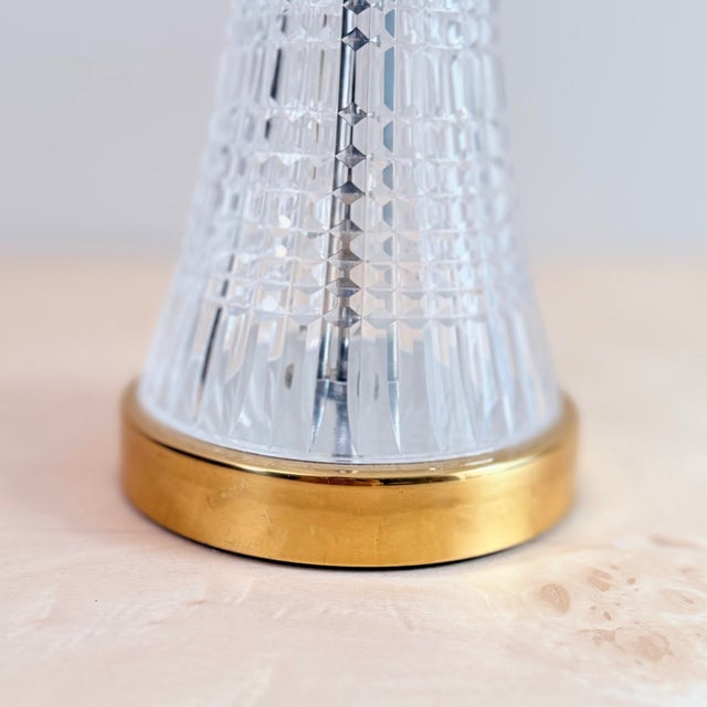 Hollywood Regency Waterford Crystal Lismore Hourglass Table Lamp — Brass Base & White Bell Shade, 1980s Hollywood Regency For Sale - Image 3 of 11