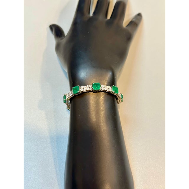 Gemstone 14.76 Carats Natural Zambian Emerald with Diamonds 4.74 Carats and 14k Gold For Sale - Image 7 of 18