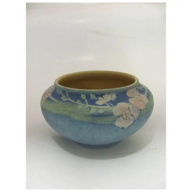 sign HBL (Henrietta Davidson Bailey) between the years of 1901-1938. Stunning piece in fantastic condition with no chips.