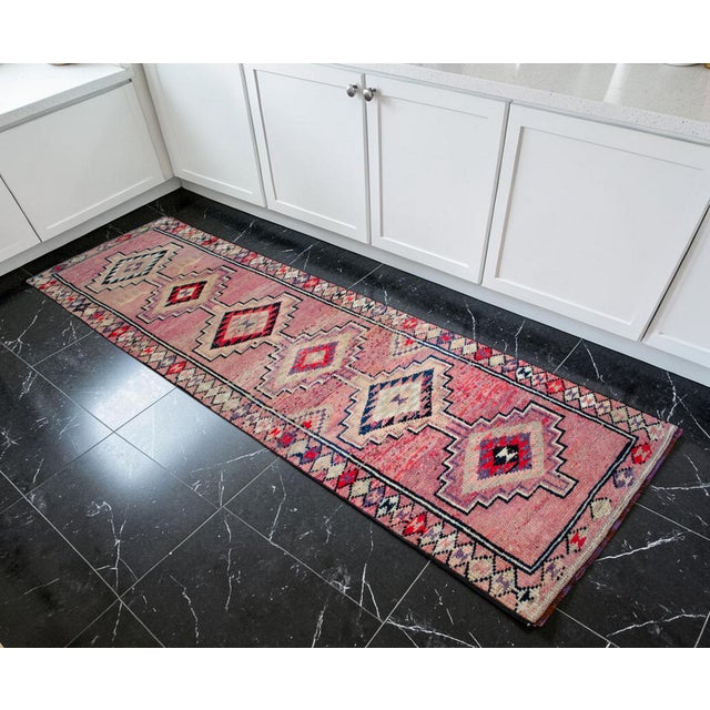 Hailing from Southeastern Anatolia, this striking 1960s vintage runner rug beautifully encapsulates the rich weaving...