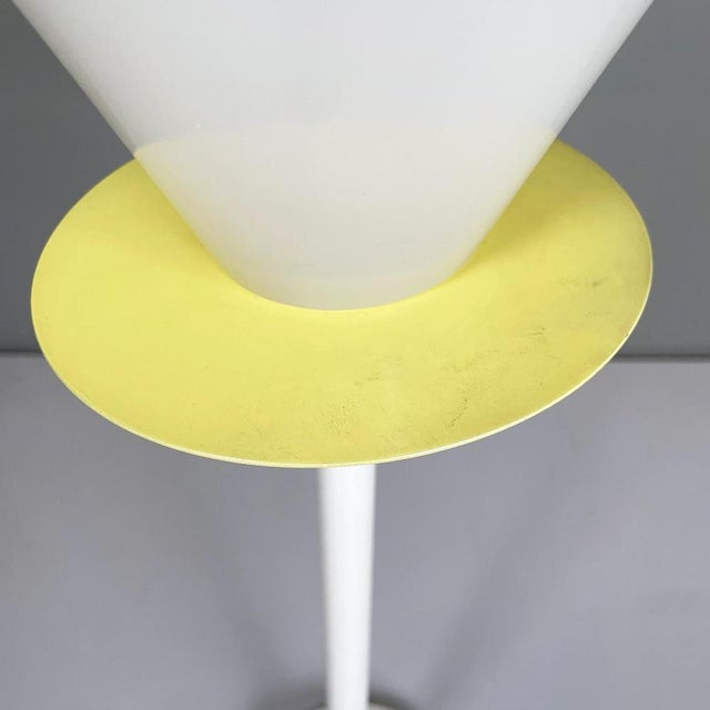 Italian Modern Table Lamp in Murano Glass and Yellow Metal, 1980s For Sale - Image 10 of 17