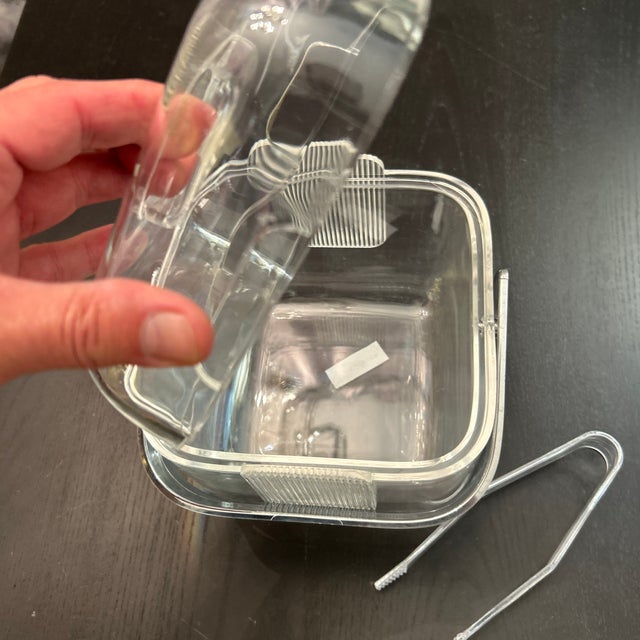 1970s Ambrogio Pozzi for Fratelli Guzzini Italian Acrylic and Lucite Ice Bucket and Tongs For Sale - Image 5 of 10