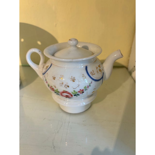 Vintage Hotel tea pot for one from England. Keep your tea warm by using a candle inside your own personal tea pot. Rare.