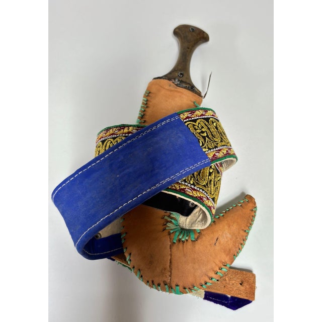 Vintage Mid Century Yemeni Jambiya Dagger With Bone-Mounted Scabbard With Belt For Sale - Image 9 of 14