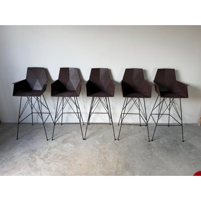 Vondom Faz Modern Outdoor Patio Bar Stools With Armrests by Ramón Esteve – Set of 5 For Sale - Image 4 of 12