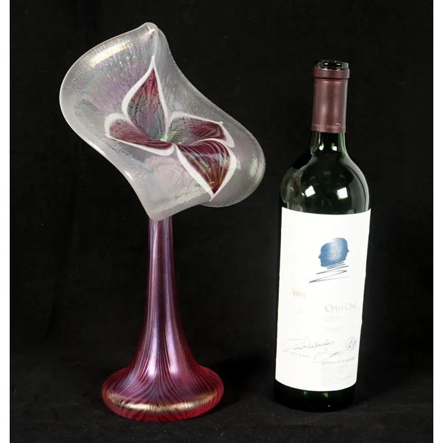 American Iridescent Pulled Feather Jack in the Pulpit Vase / Signed by Stuart Abelman 1999 For Sale - Image 3 of 9