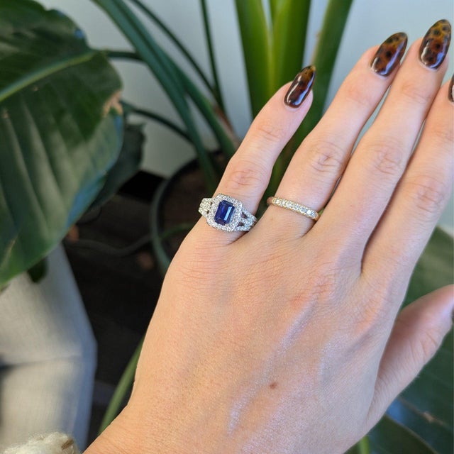 Modern 2Ct Gia Certified Ceylon Sapphire Estate Ring With Natural Diamonds in Platinum, Size 4.75 For Sale - Image 3 of 10