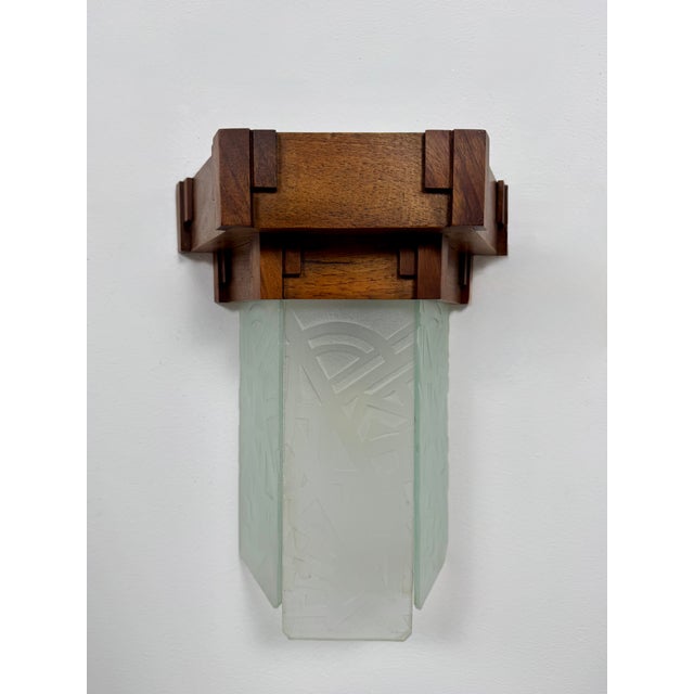 Art Deco Modernist Wall Sconce in Oak and Frosted Glass, France, 1930 For Sale - Image 13 of 14