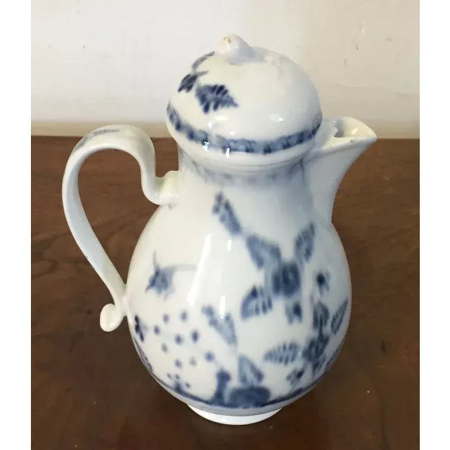 Rococo Antique 18th Century Vienna Porcelain Milk Jug and Cover in Chinese Blue & White For Sale - Image 3 of 13