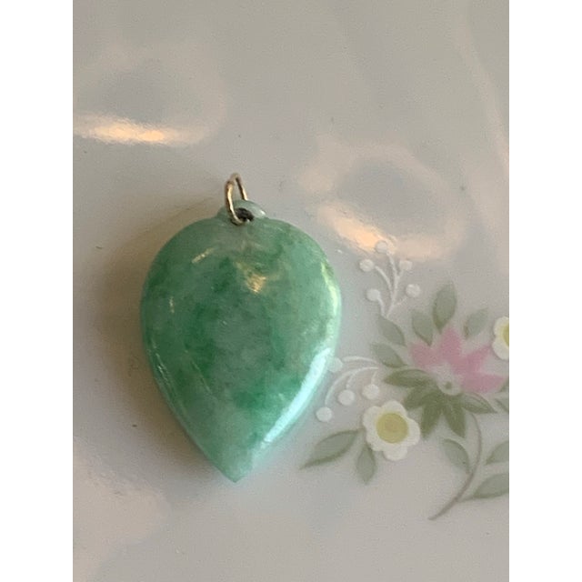 Vintage 14k Gold & Natural Grade a Green Jadeite "Longevity Peach" Heart Pendant For Sale - Image 4 of 7