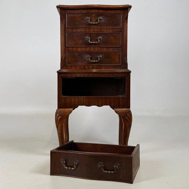Antique Early 20th Century English Edwardian Mahogany Chest of Drawers For Sale - Image 11 of 13
