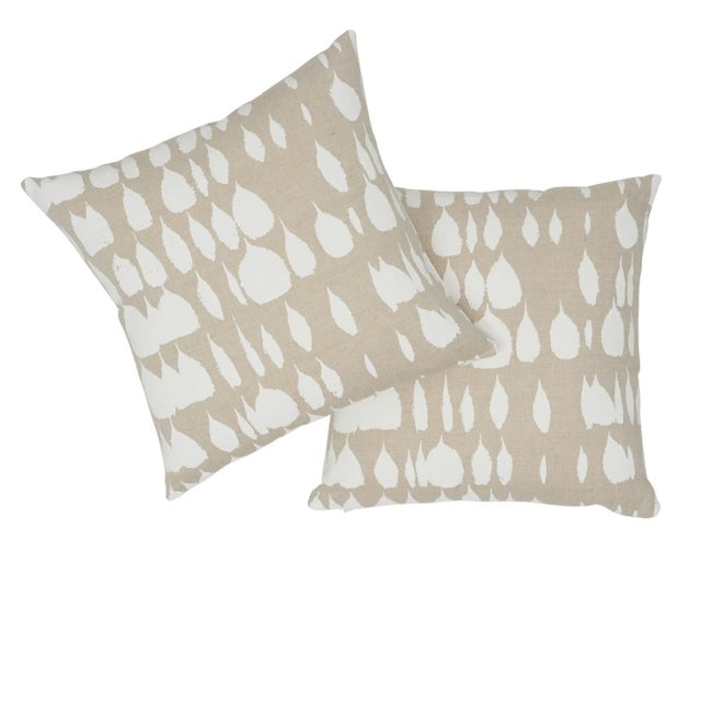 Schumacher Schumacher Queen of Spain 20" Pillow in Natural For Sale - Image 4 of 6