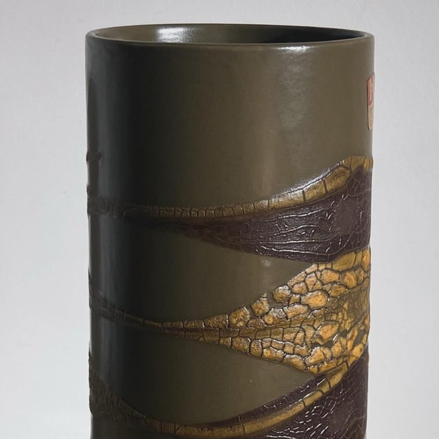 Mid Century Modern Lava Glaze “Earthwrap” Ceramic Vase by Haeger, Circa 1965 For Sale - Image 10 of 12