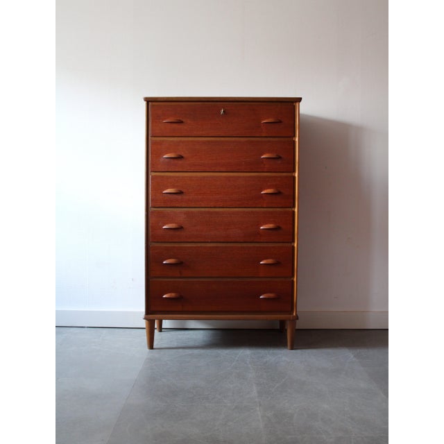 Vintage Danish Chest of Drawers in Teak, 1960s, in Good conditions. Designed 1960 to 1969