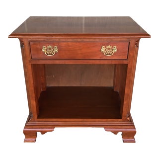 (B) Stickley Chippendale Style Colunm Corner Cherry Single Drawer Nightstand For Sale
