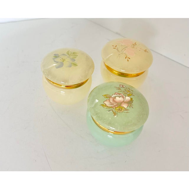 Vintage Italian Alabaster Trinket Boxes – Hand Painted Floral Stone Pill Boxes, Vintage Vanity Decor, Made in Italy - Set of 3 For Sale - Image 4 of 10