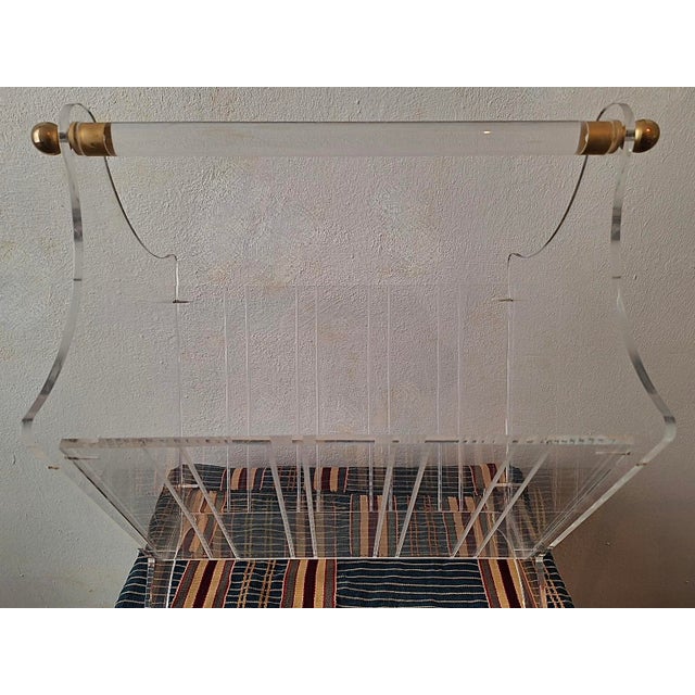 Mid-Century Modern Magazine Rack in Acrylic and Brass, 1970s For Sale - Image 3 of 10