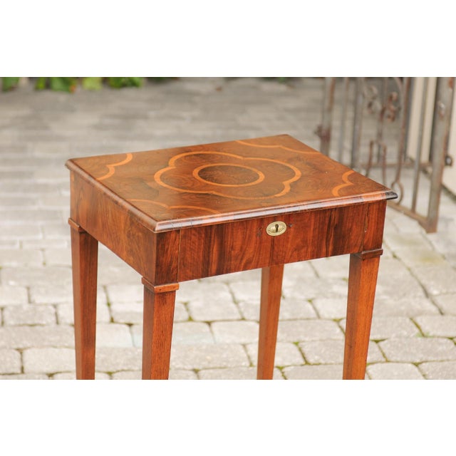 Wood Italian 1820s Walnut Side Table with Oyster Veneer and Inlaid Quadrilobe Motif For Sale - Image 7 of 12