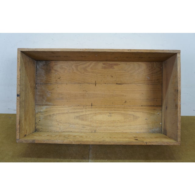 Late 20th Century Vintage Santa Rey Rose Still Wine Caves Imperio Portugal Oak Bottle Crate Box For Sale - Image 5 of 10