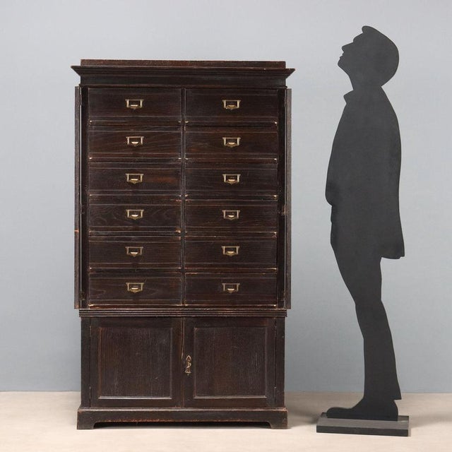 Italian Chest of Drawers in Oak For Sale - Image 3 of 13