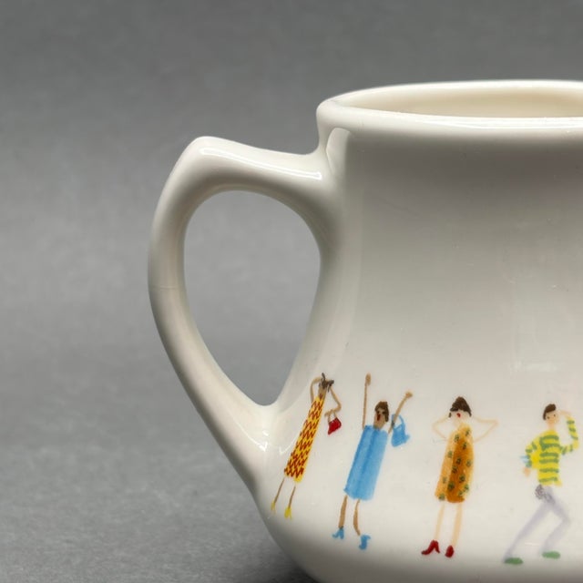 1990s Vintage Cynthia Rowley for Fishs Eddy “Fashion People” Creamer and Sugar Bowl Set With Lid For Sale - Image 5 of 10