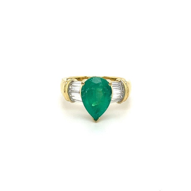 2010s Natural 3.22 Carat Pear Cut Colombian Emerald With Baguette Diamond Side Stone R, Size 7 For Sale - Image 5 of 8