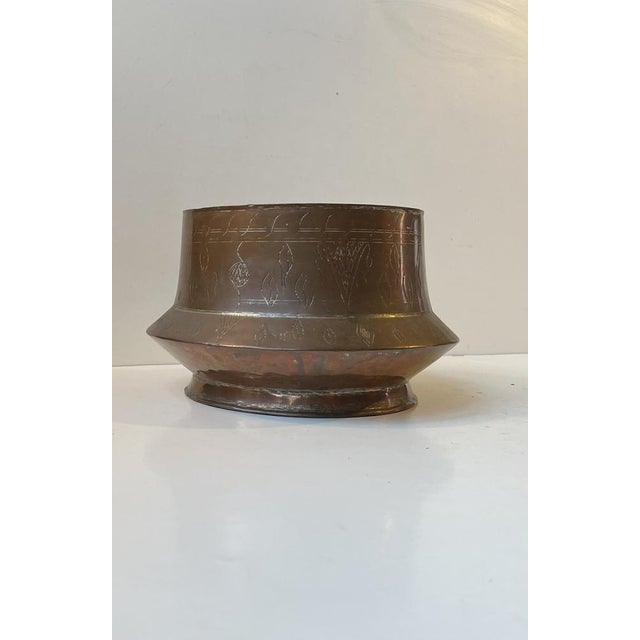 Antique 19th Century Islamic Middle Eastern Bowl in Engraved Copper For Sale - Image 6 of 8