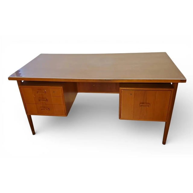 1960s Danish Modern Teak Floating Top Executive Desk | Asymmetrical Design, Solid Wood Drawers | Excellent Condition - 57" Wide For Sale - Image 4 of 15