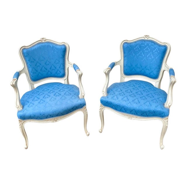 Two magnificent Louis XV blue armchairs Very good condition Dimensions: height 83 cm, width 59 cm, depth 48 cm. Seat...