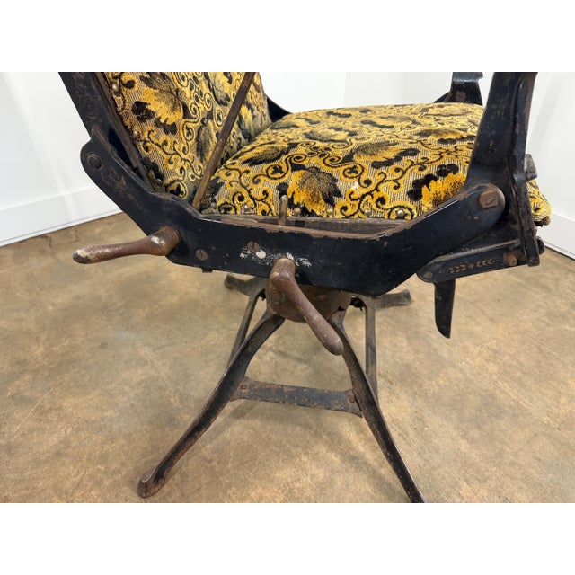 Rare Bigelow St. Louis Mechanical Barber / Medical Chair, Circa 1890–1905 For Sale - Image 10 of 18