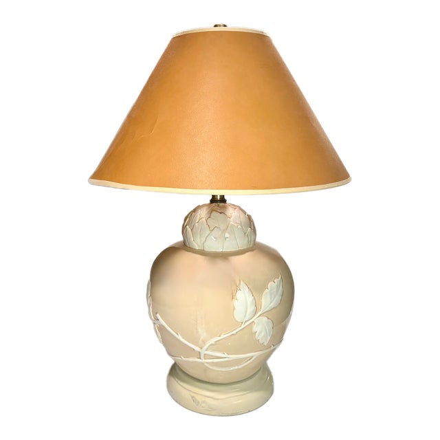Mid-Twentieth Century Creme and White Ceramic Table Lamp For Sale