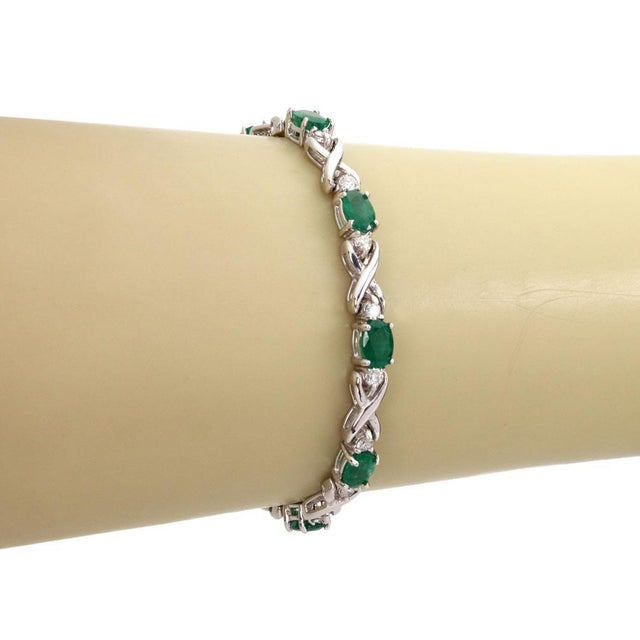 14k White Gold 9.90ct Emerald & Diamond X Link Bracelet For Sale - Image 4 of 4