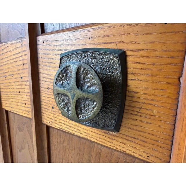 1970s Heritage Mid-Century Modern Sculpted Walnut Sideboard Credenza With Brutalist Broze Hardware For Sale - Image 4 of 18