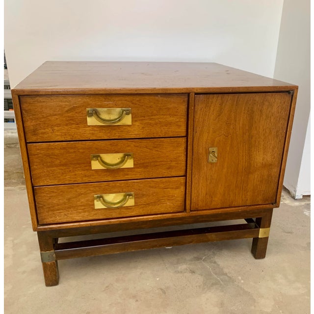 Hickory Manufacturing Company Mid-Century Modern Tung-Si End Table on Stand by Hickory For Sale - Image 4 of 9