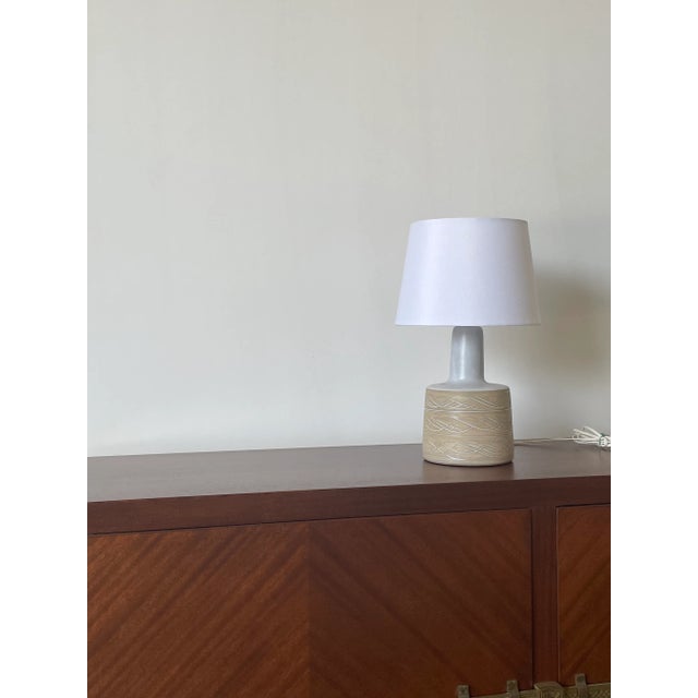 Wonderful table lamp by ceramicist duo Jane and Gordon Martz for Marshall Studios. Organic color palette with an off white...